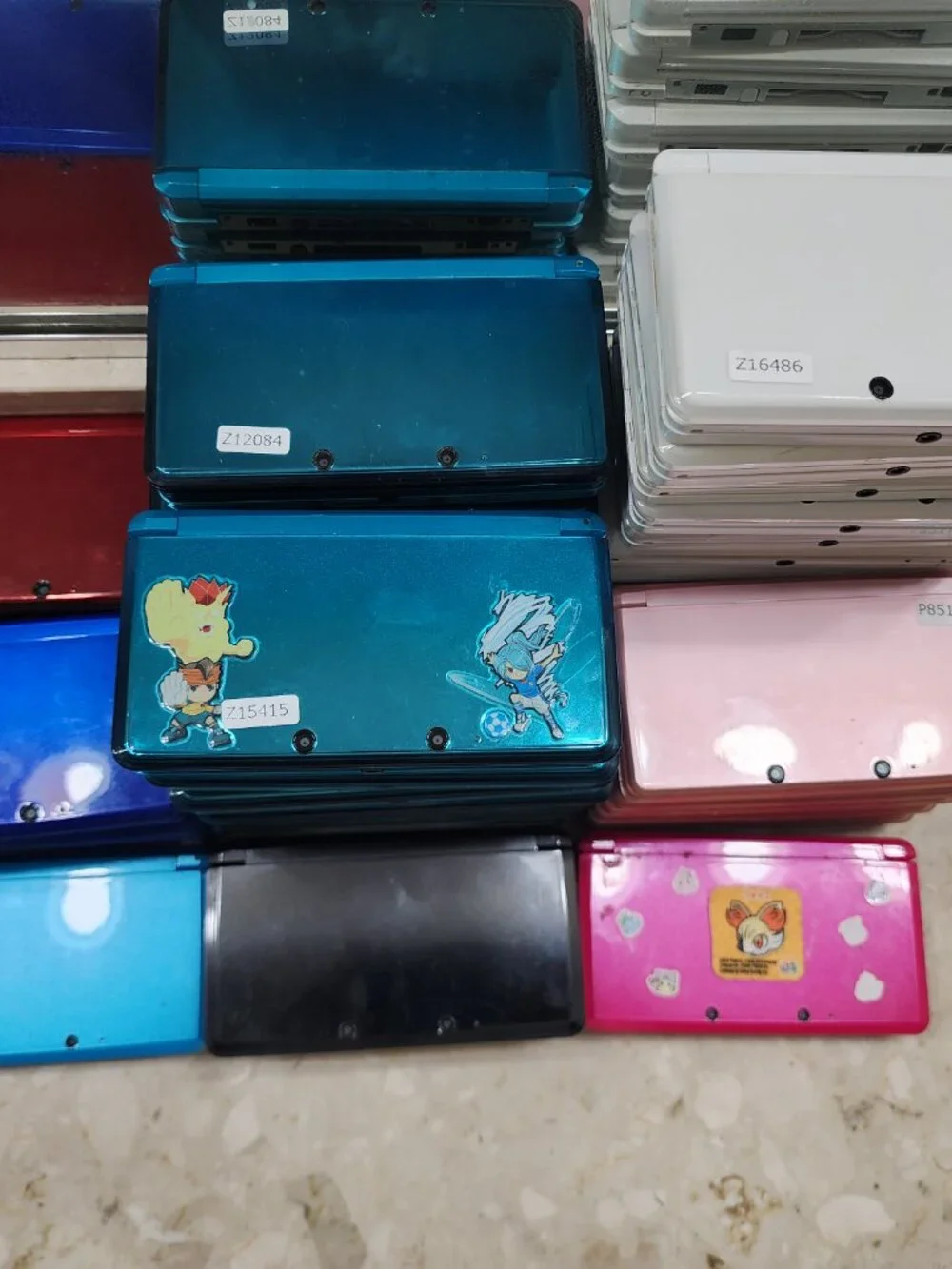 Nintendo 3DS with 64gb memory card and charger Japan